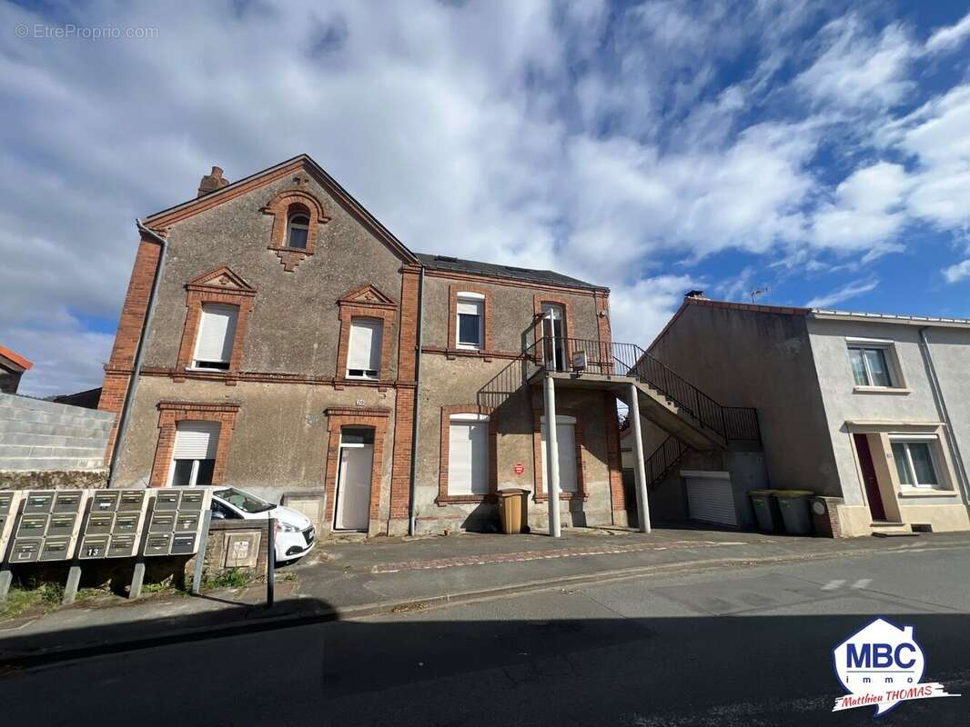 Appartement à MAZIERES-EN-MAUGES