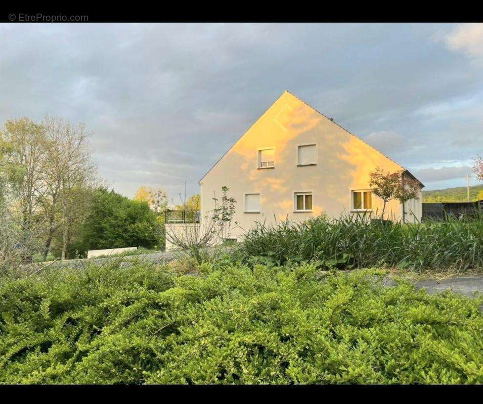 Maison à MERY-SUR-MARNE