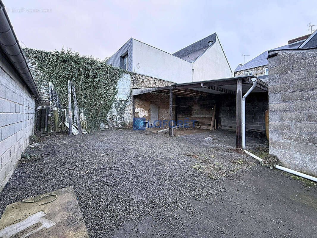 Ensemble immobilier 350 m2 - Atelier - Local commercial et appartement - photo 11