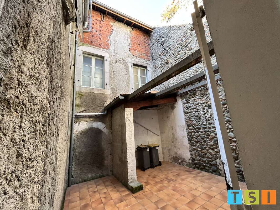 Maison à MONTREJEAU