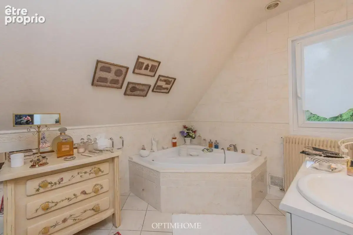 EXCLUSIVITÉ - Maison familiale avec jardin arboré + double garage - photo 18