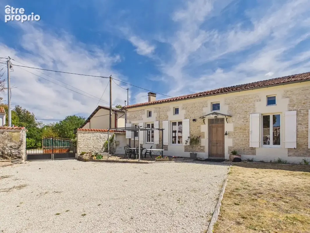 Maison en pierre avec cour et jardin - photo 18