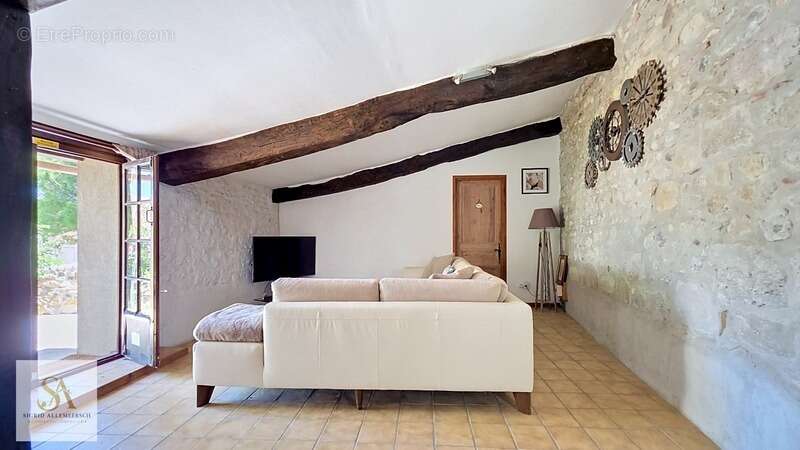 Maison de caractère en pierre, 3 chambres, jardin, terrasse et garage – Charme authentique au cœur d’un village calme entouré de - photo 7