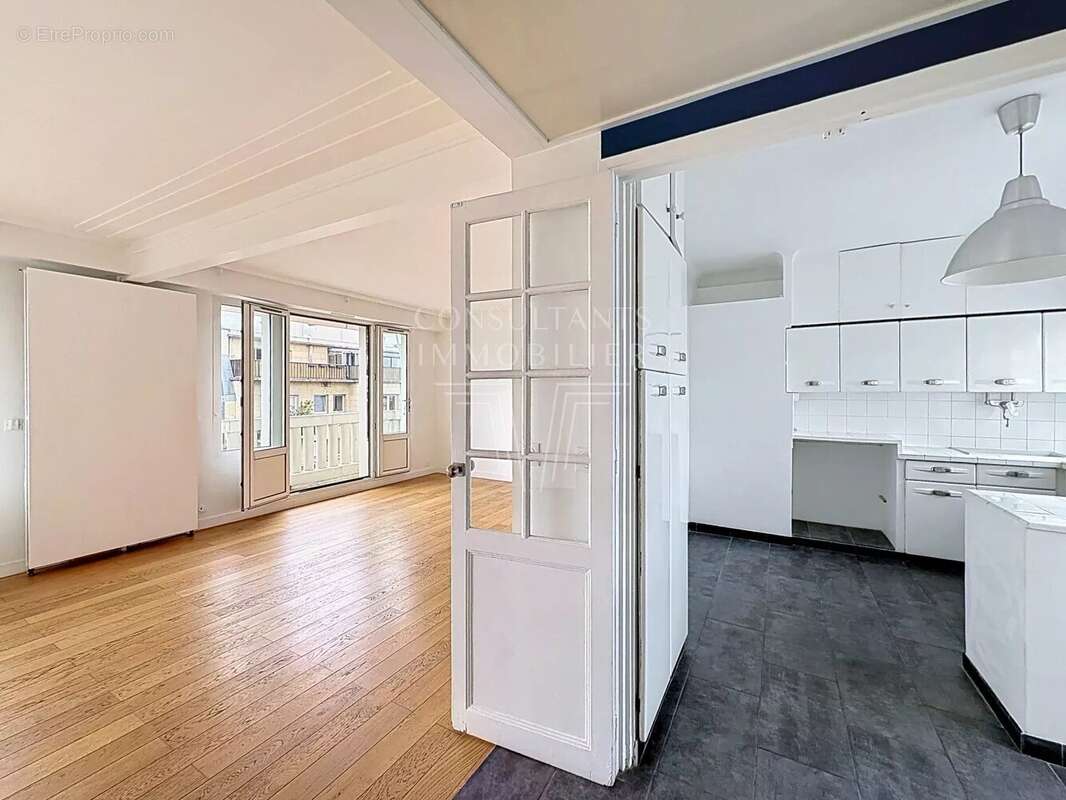 Appartement à PARIS-16E