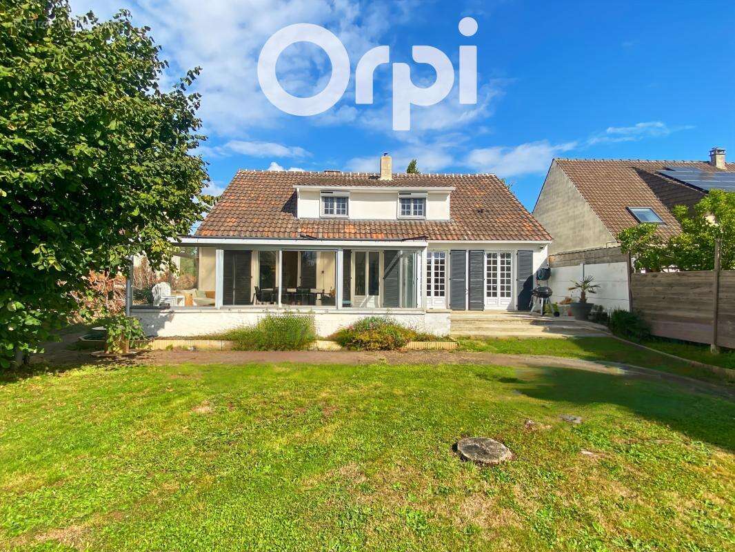 Maison à ESTREES-SAINT-DENIS