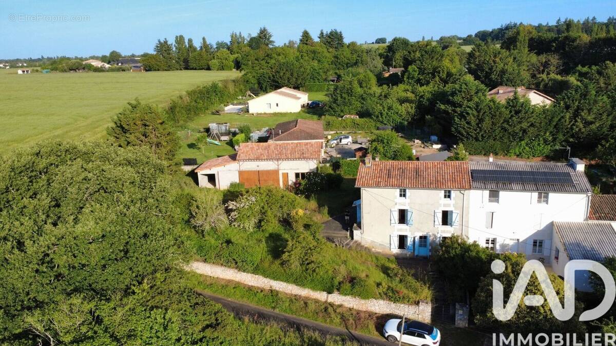 Photo 1 - Maison à VIVONNE