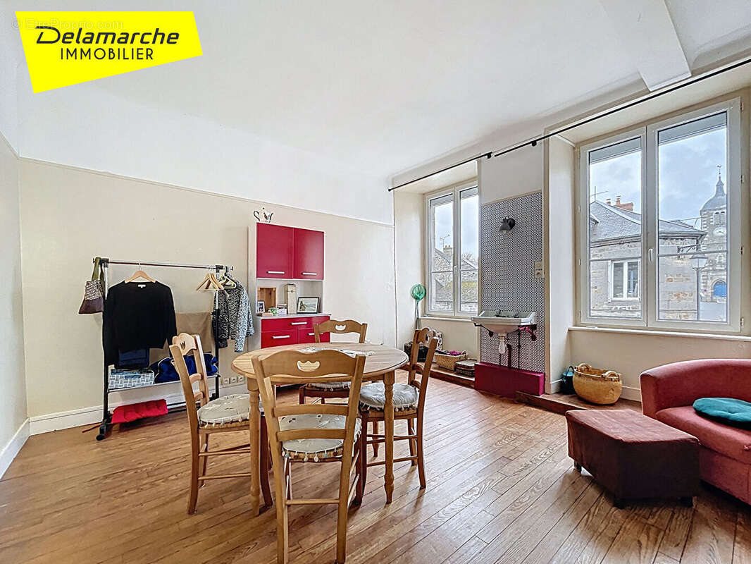 A VENDRE : Maison familiale dans le centre bourg de Pont Farcy - photo 9