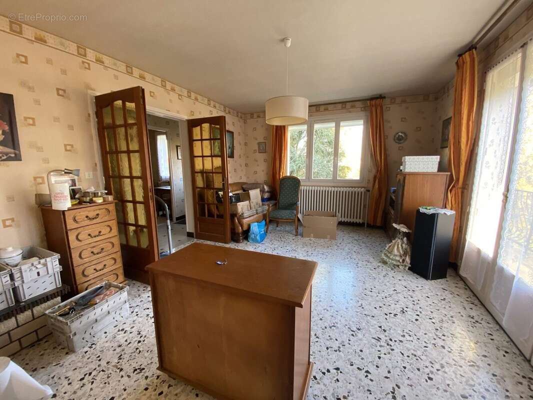 Maison à QUIERS-SUR-BEZONDE