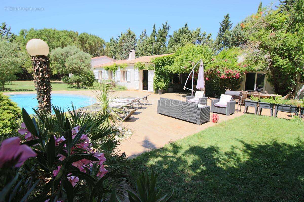 Venez Découvrir cette Demeure d’exception Plein Pied à JOUQUES, Village de l'arrière pays Aixois – L’art de vivre provençal dans - photo 19