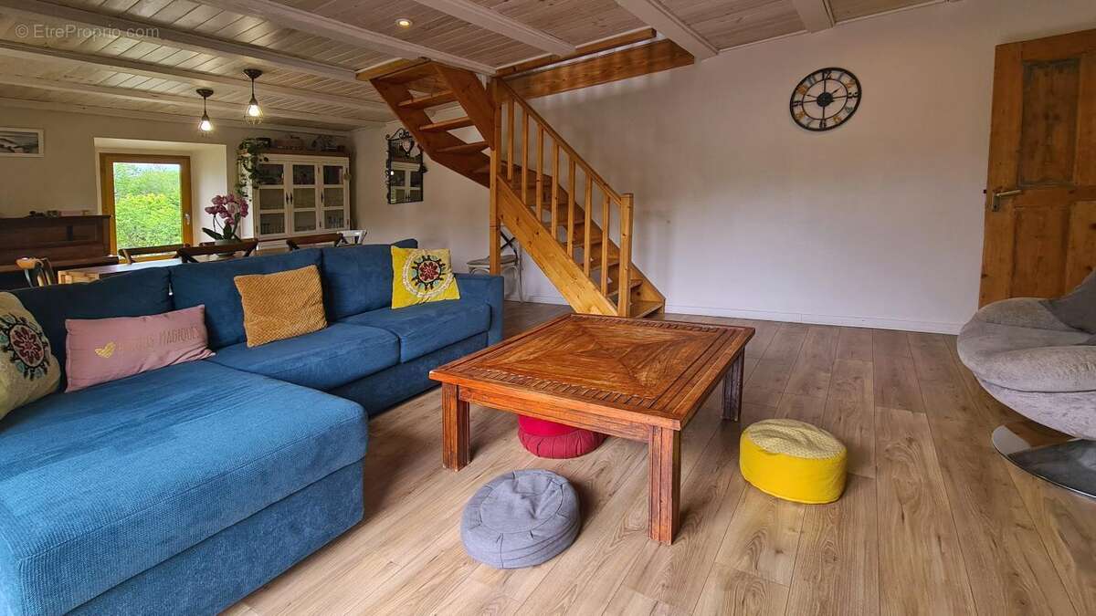 Maison à LARRINGES
