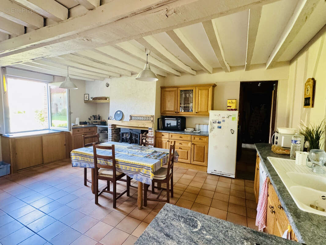 Longère, lorris, 5/6 chambres, grange, 162 de dépendance, calme, puits, 168m2 habitable - photo 5