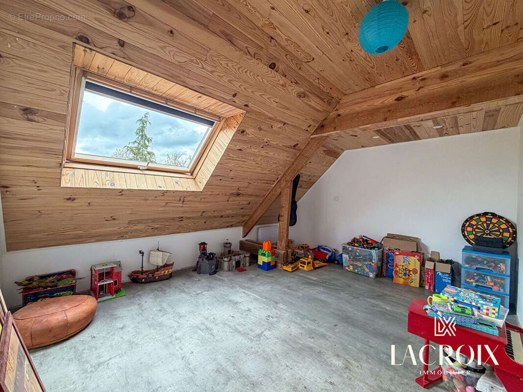 Maison à LA CHAPELLE-DES-FOUGERETZ