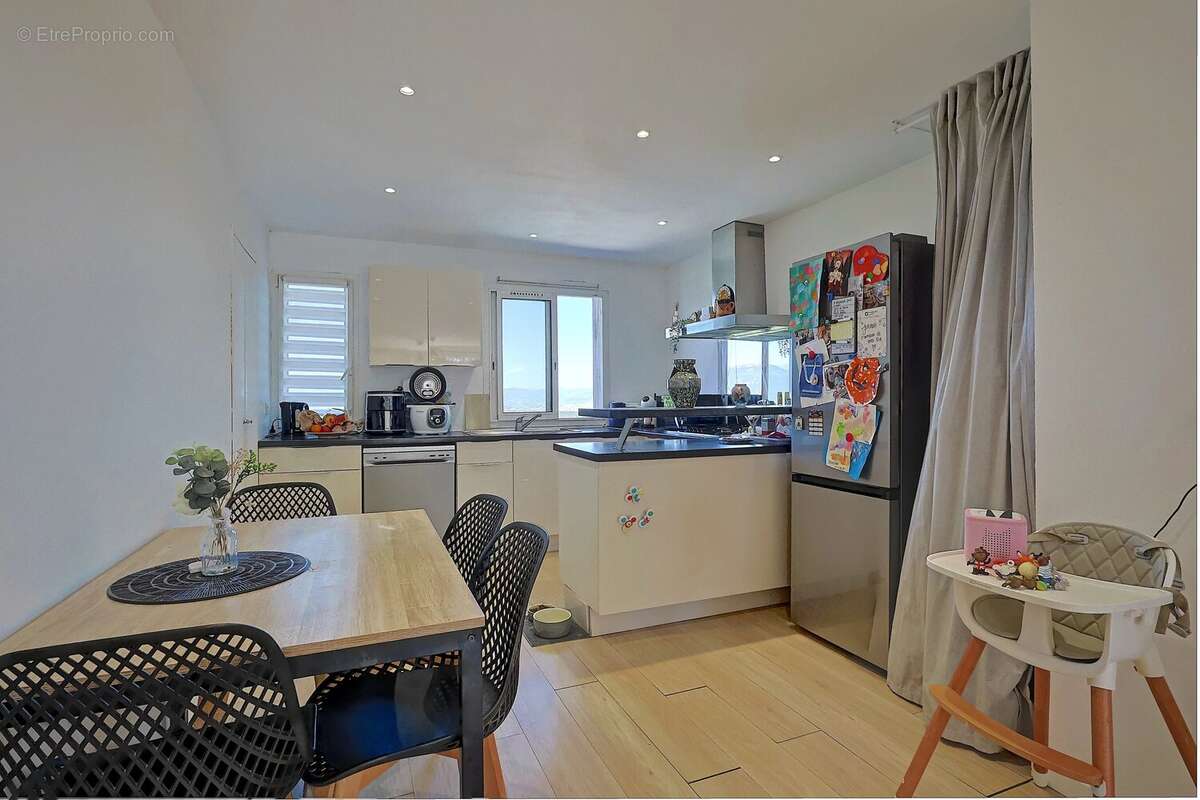 Appartement à VALLAURIS