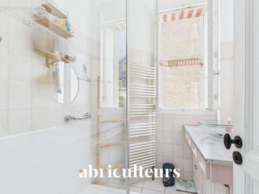 Appartement à PARIS-15E