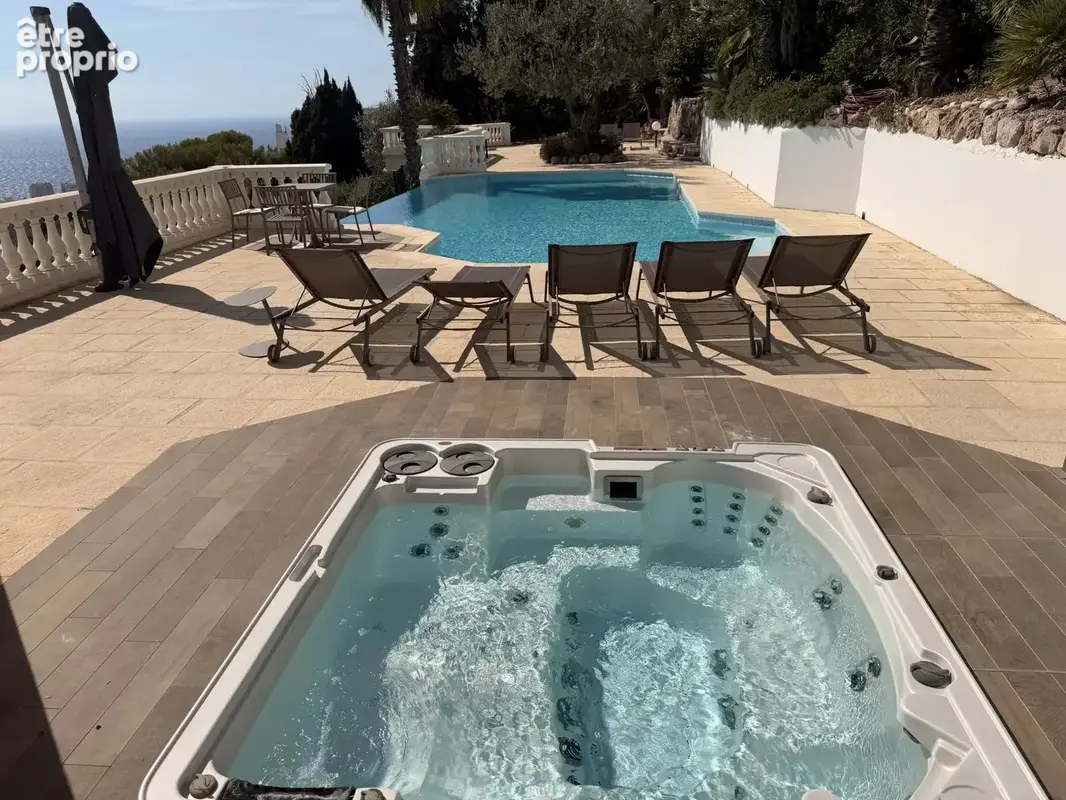 Exceptionnel deux pièces en rez-de-jardin avec parking, vue panoramique sur la mer et la Principauté de Monaco - photo 6