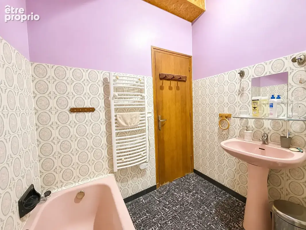 Propriété historique 312 m2 élevée sur caves voûtées, garage et plus de 1 000 m2 de terrain - photo 19