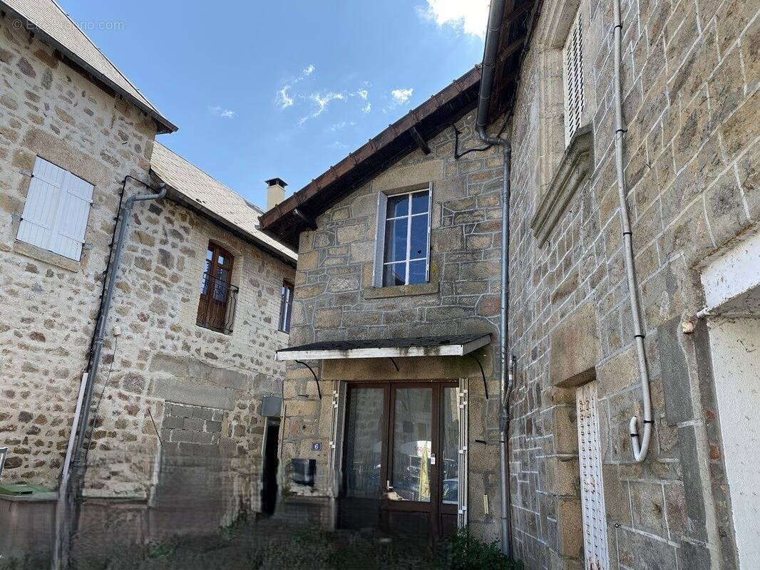 Maison à PEYRAT-LE-CHATEAU