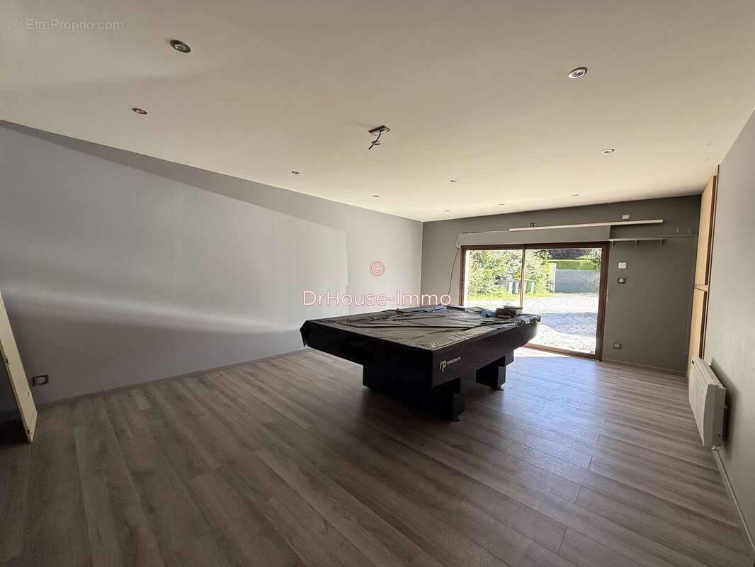 Maison 217 m² à La Vendue-Mignot  - photo 9