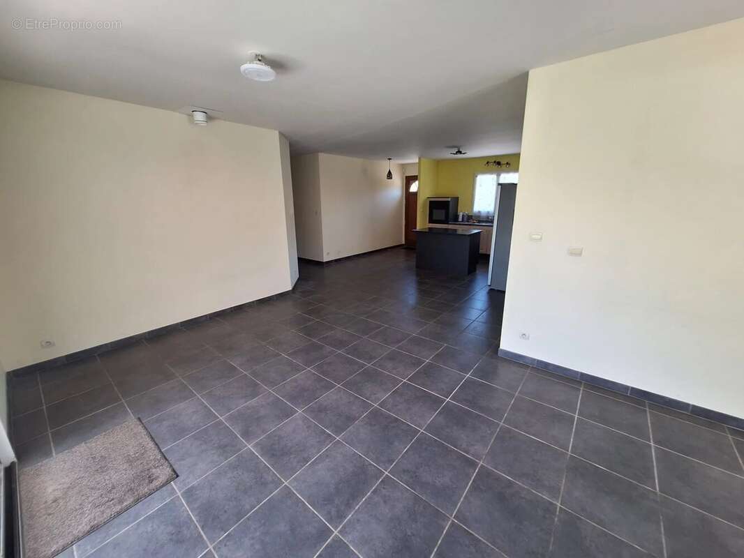 Maison recente avec garage et terrain - photo 5