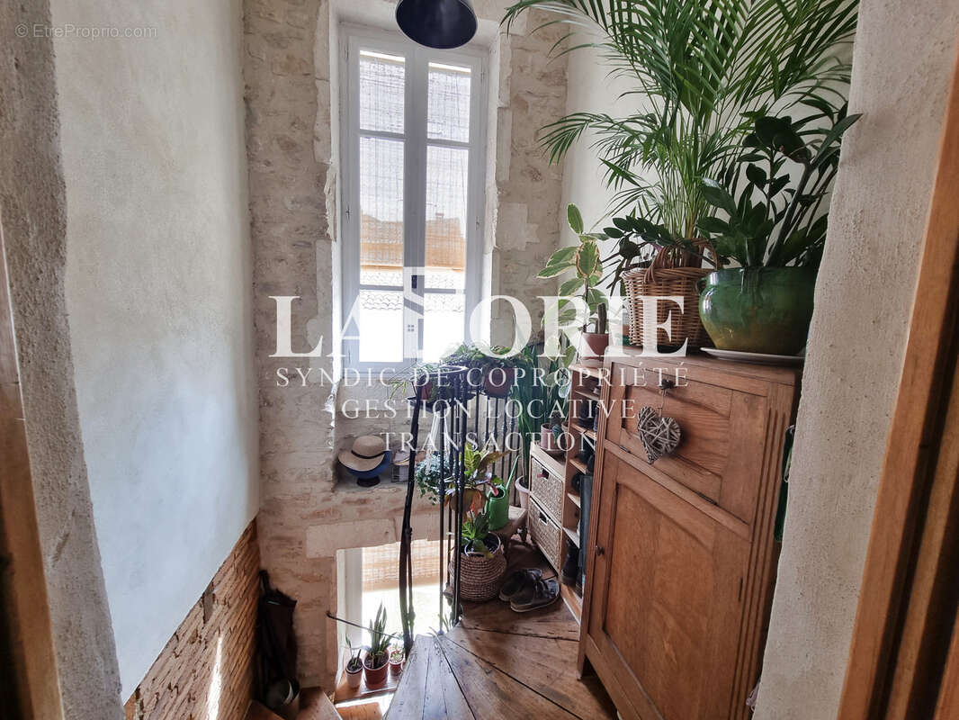 Appartement à BAGNOLS-SUR-CEZE