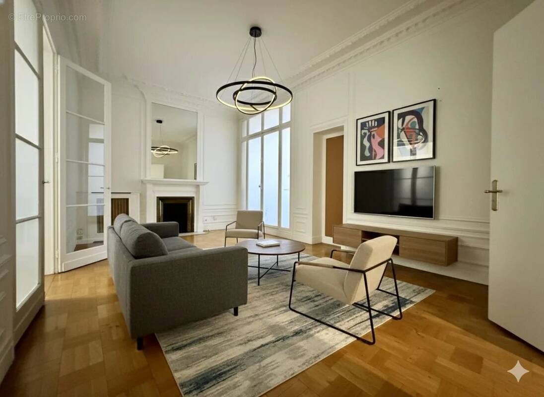 Appartement à PARIS-16E