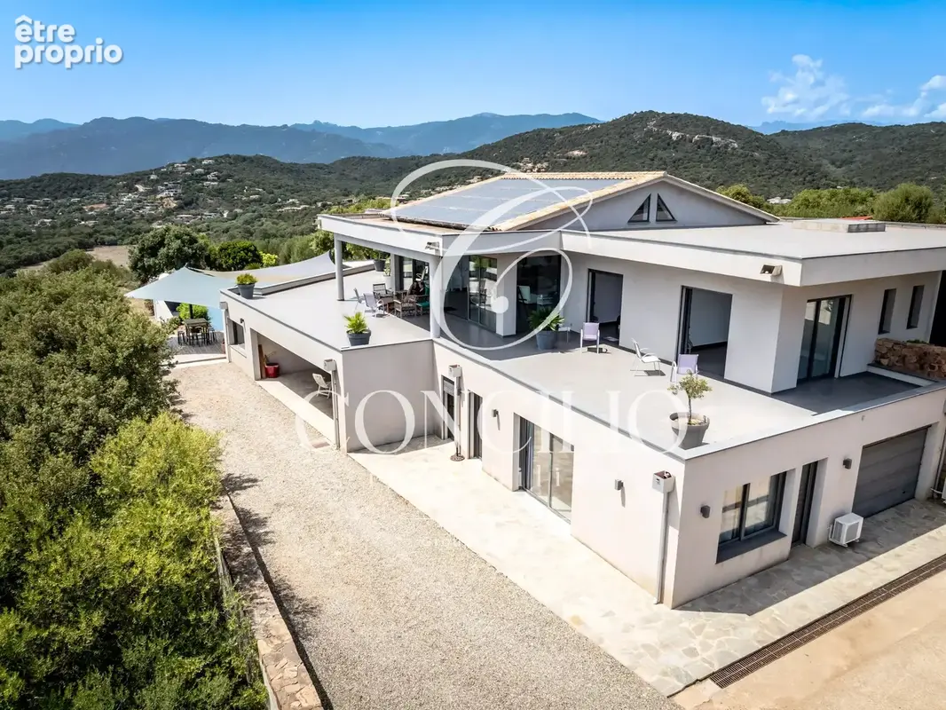 PORTO-VECCHIO - Villa contemporaine avec vue panoramique sur la baie de Saint-Cyprien - photo 12