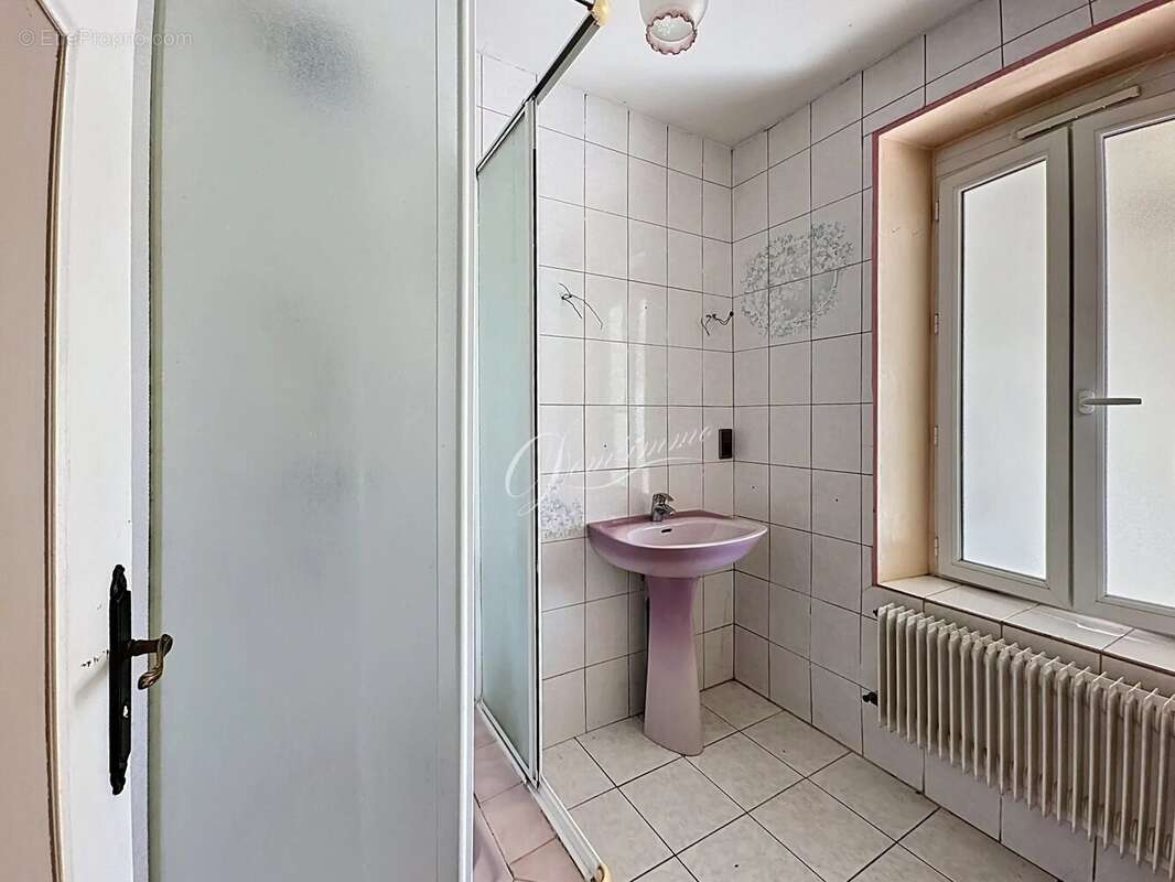 Appartement à LA ROCHE-EN-BRENIL