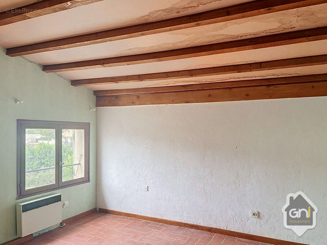 Maison de Type 7 avec jardin. - photo 12