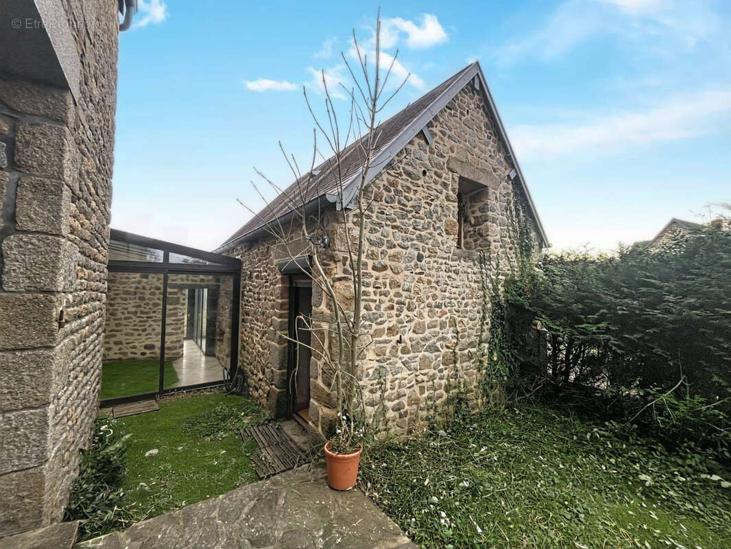 Maison à JULLOUVILLE
