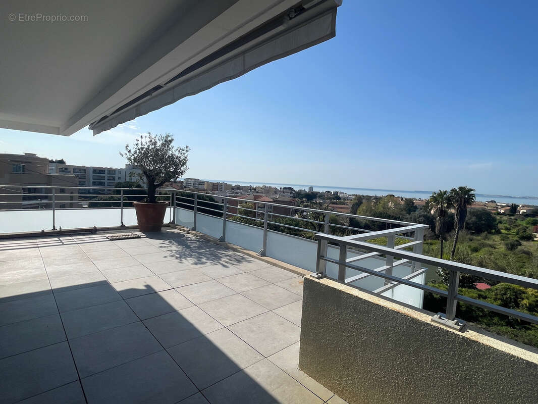 Appartement à SAINT-LAURENT-DU-VAR