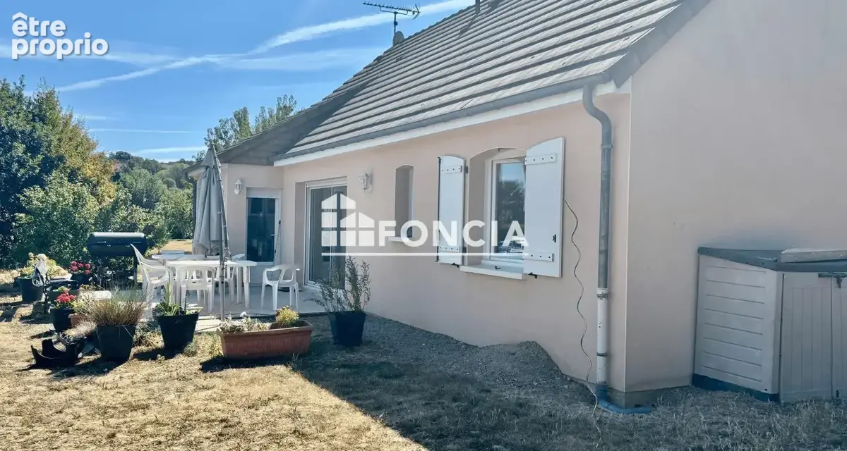 Plain pied hors lotissement sur un terrain de 3500 m2 - photo 2