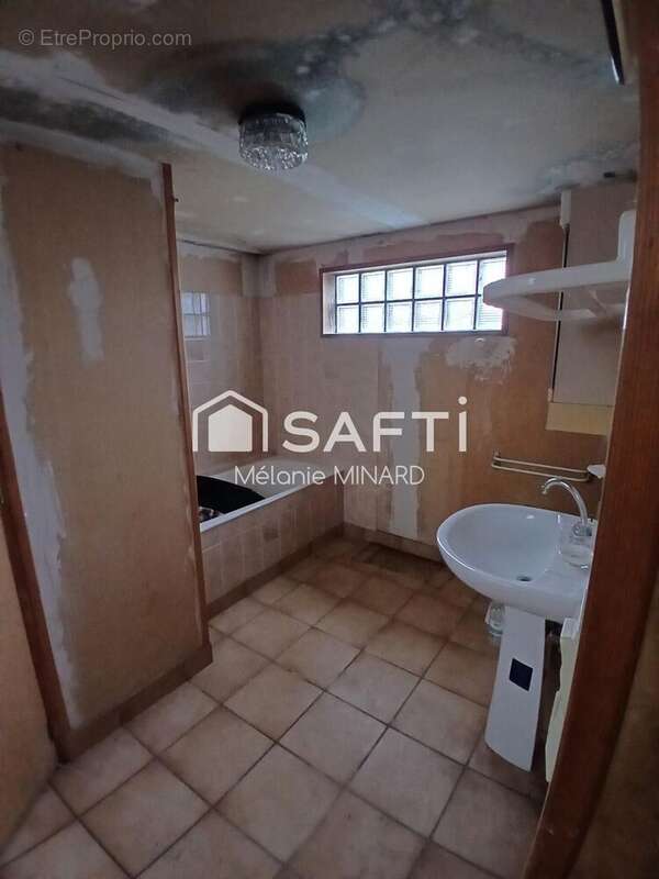 Maison 75 m² à Sainte-Honorine-La-Chardonne  - photo 6