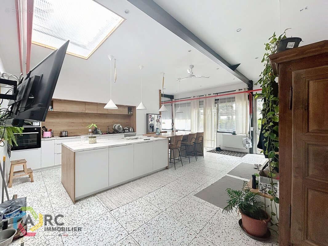 Maison 354 m² à Saint-Cyr-En-Val  - photo 4
