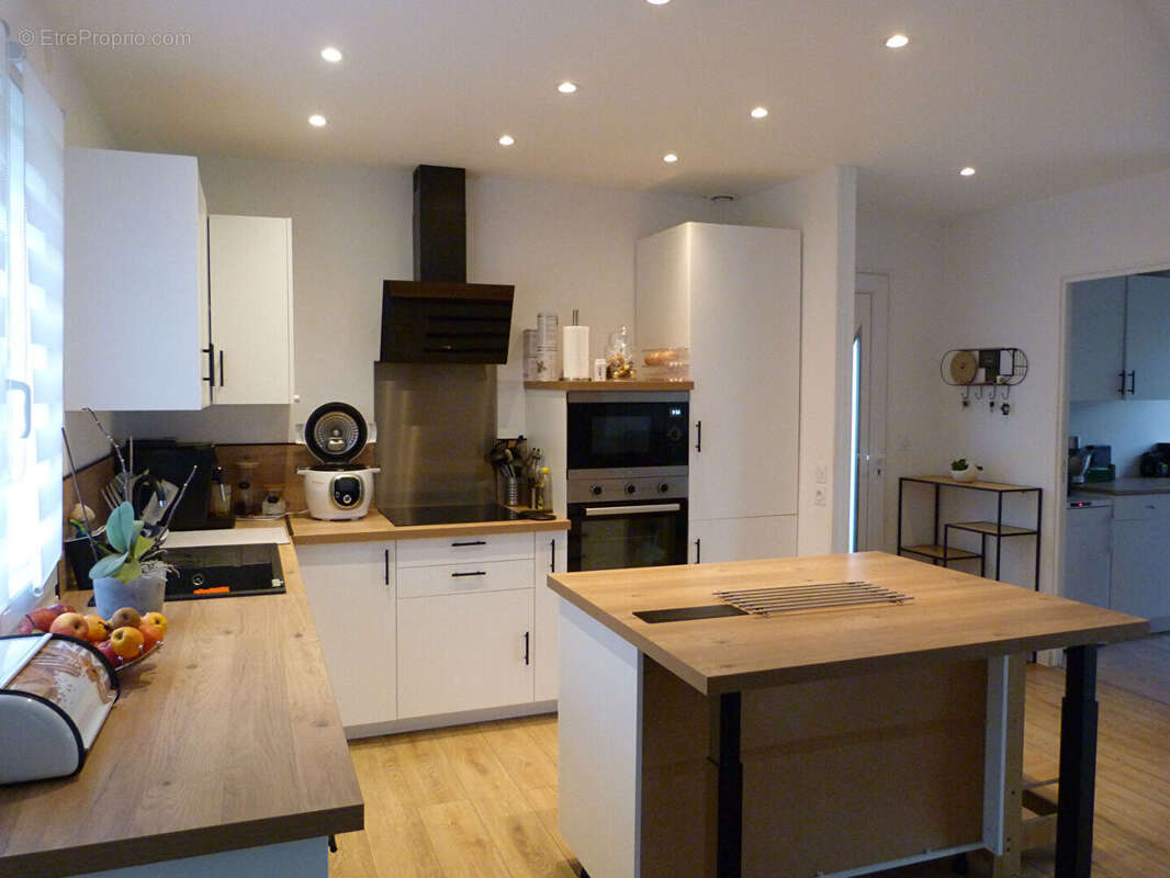 Maison à QUELAINES-SAINT-GAULT