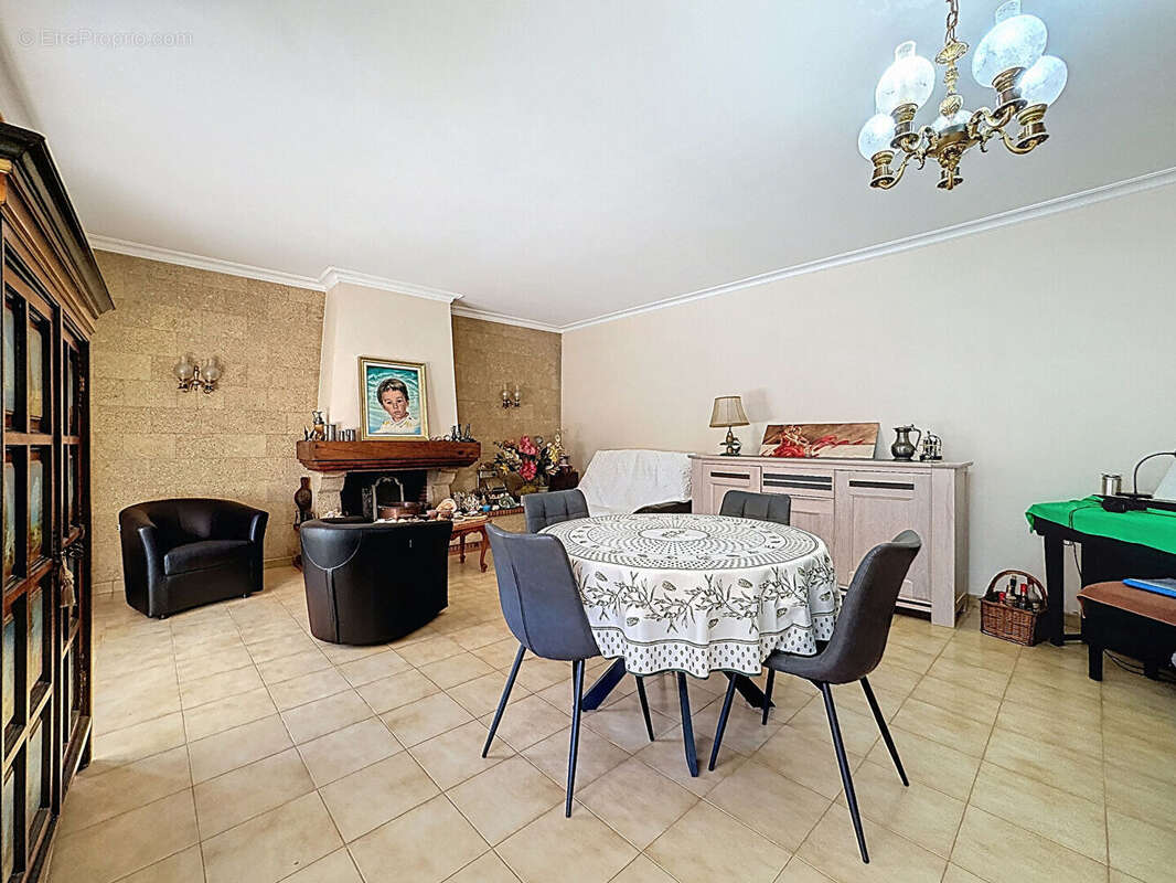 Maison à LE PONTET