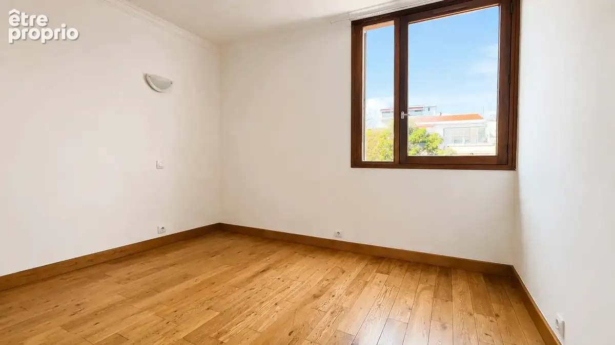Appartement T4/5 avec terrasse, parking et cave   Boulevard Cunéo - photo 8