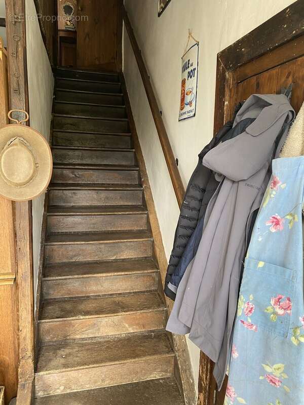 Maison 193 m² à Saint-Amand-Le-Petit  - photo 8