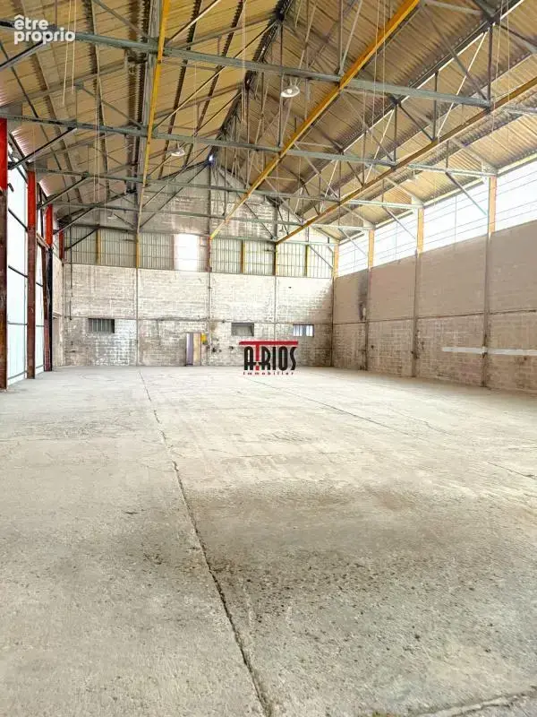 Batiment industriel sur 14 000m² de terrain - 7 lots d'entrepot - photo 3