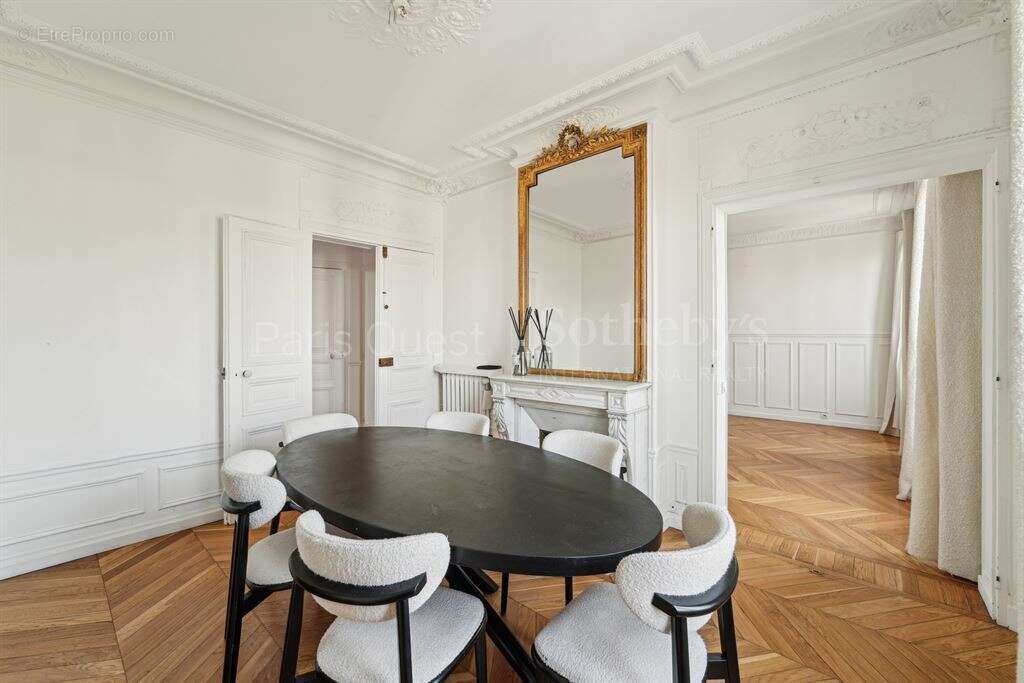 Appartement à PARIS-8E