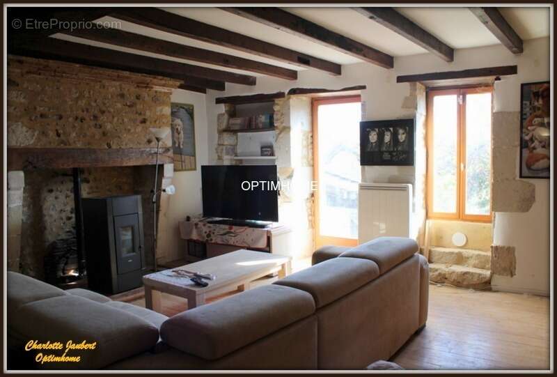 Maison à MONTMOREAU-SAINT-CYBARD