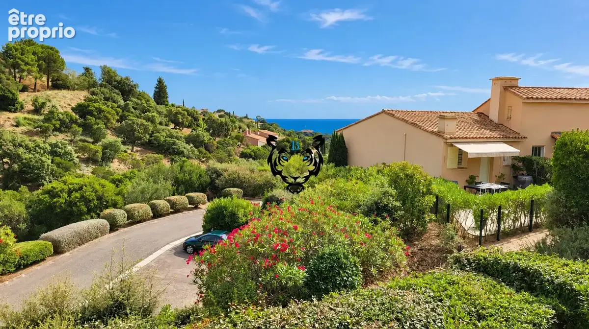 Appartement à ROQUEBRUNE-SUR-ARGENS