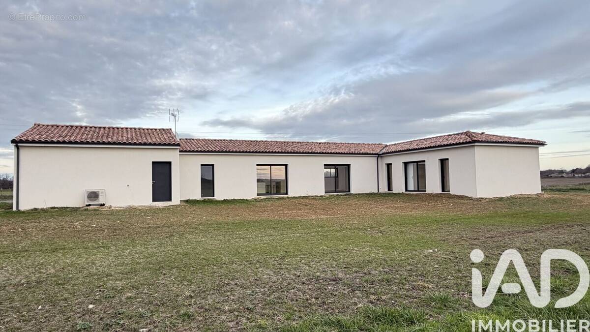 Photo 1 - Maison à NIEUL-LE-VIROUIL