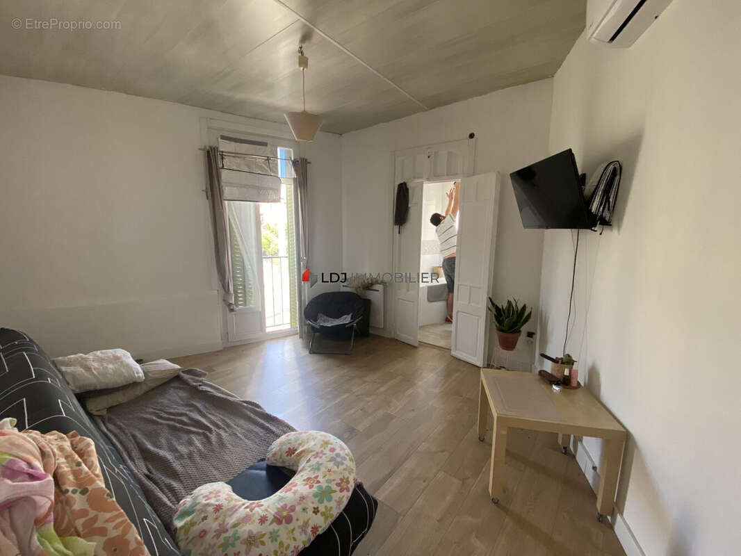 Appart F2 - 1er étage - Appartement à PERPIGNAN