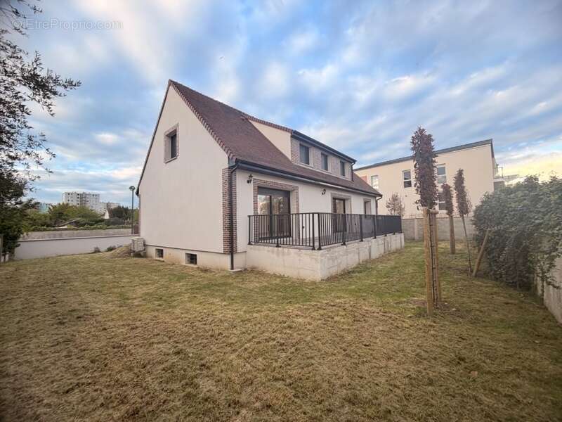Maison à MAINVILLIERS