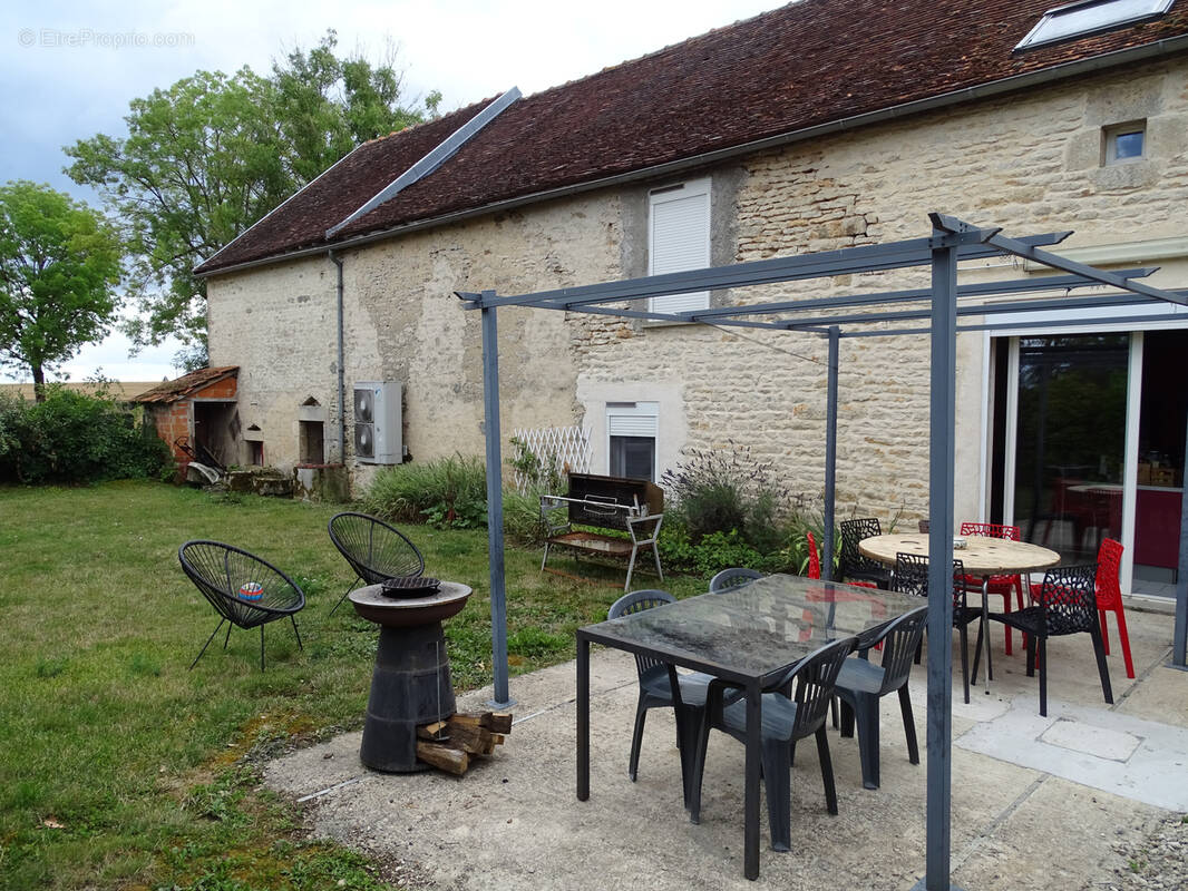 Maison à BAIGNEUX-LES-JUIFS