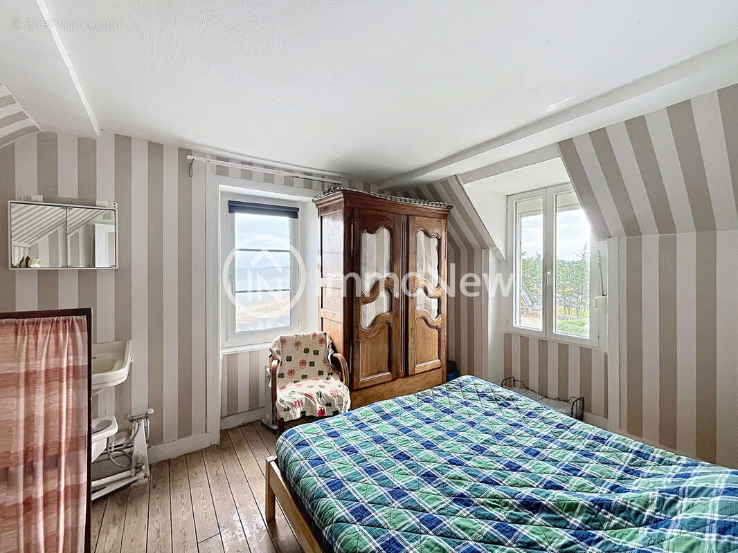 Une maison de famille en pierres à CAROLLES PLAGE - photo 12