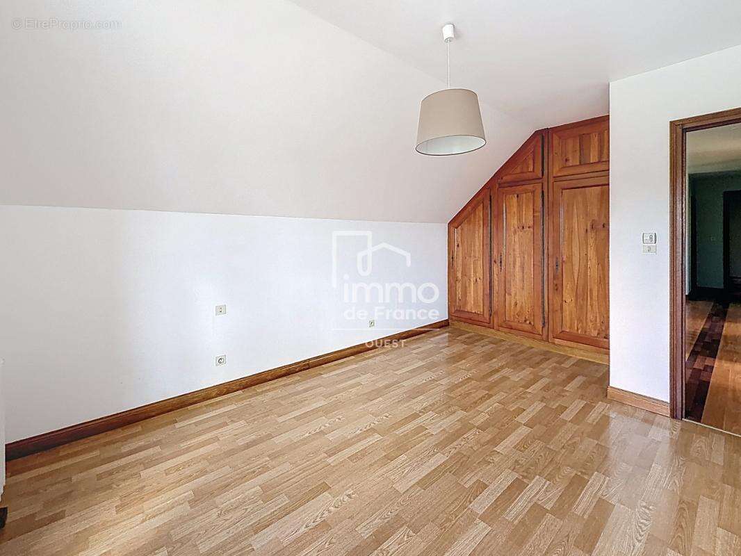 Maison Marcillé-la-ville 8 pièces 175 m² - photo 4