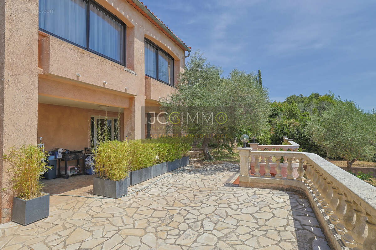 Villa T8 190m2 hab + Dépendance + Piscine + Vue dominante - photo 13