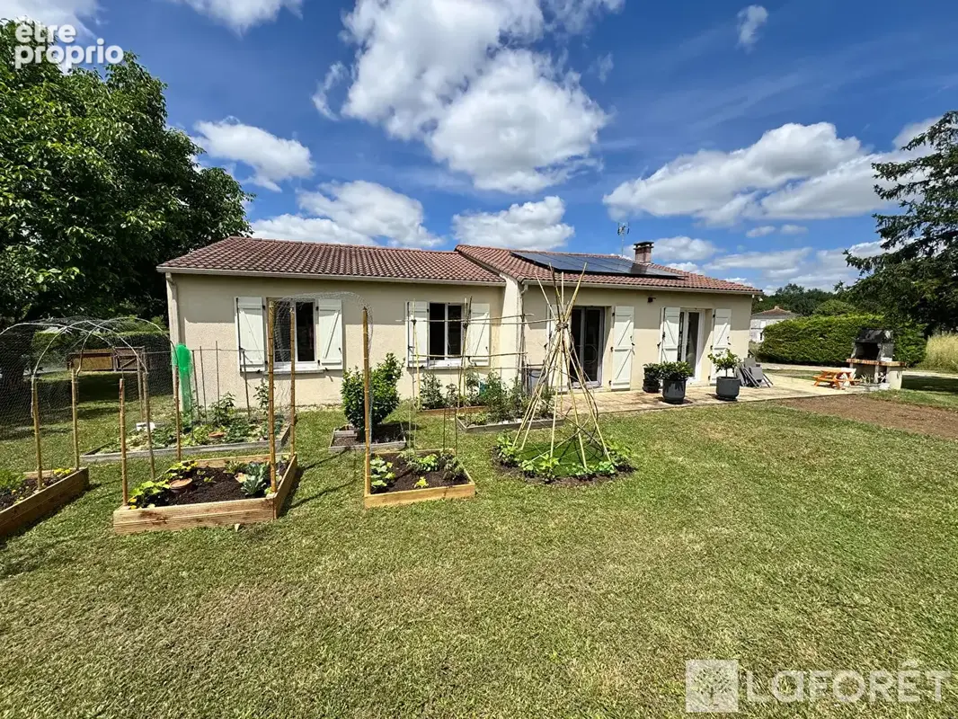 EXCLUSIVITÉ - maison de plain-pied rénovée à Bussac-sur-Charente - photo 2
