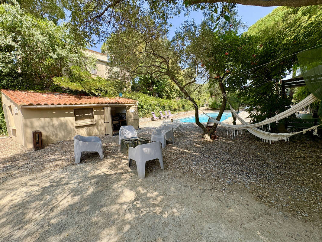 Propriété de caractère d'environ 185m2 sur près de 2 hectares avec piscine, tennis et maison indépendante - photo 26